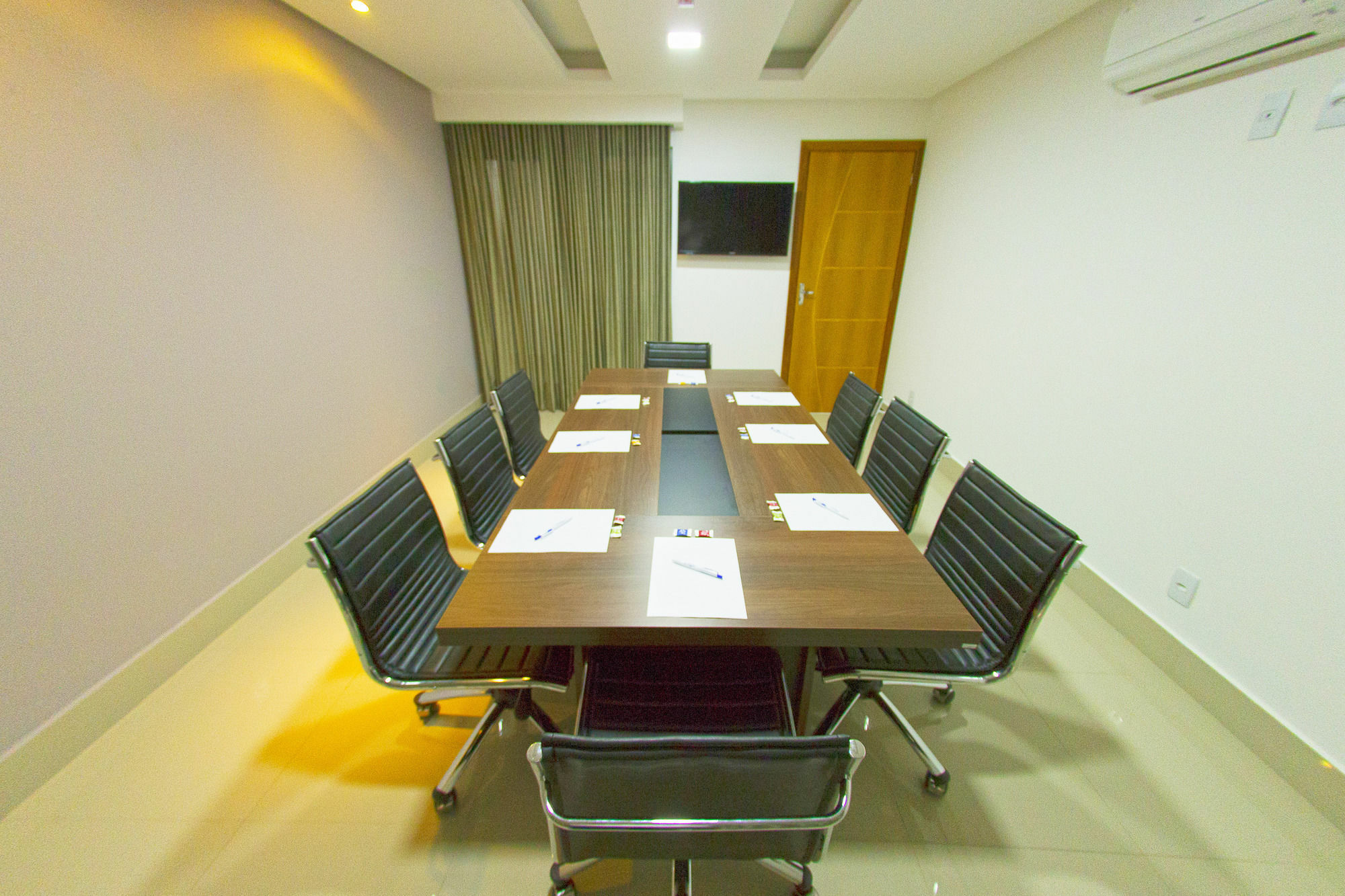 Plaza Breeze Aeroporto Hotel 4*