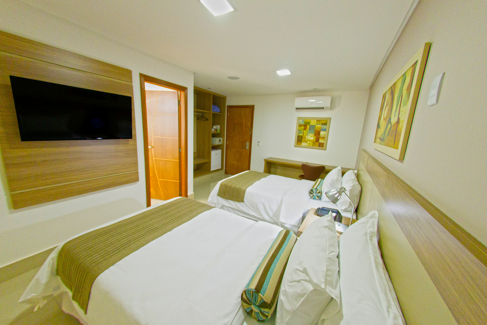 Plaza Breeze Aeroporto Hotel