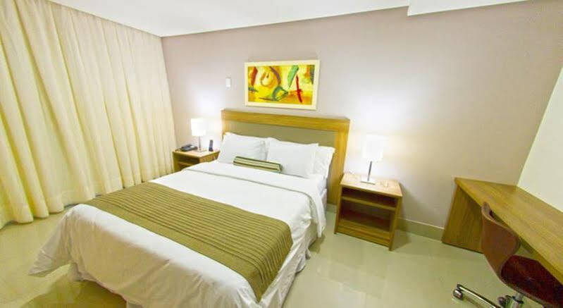 Plaza Breeze Aeroporto Hotel 4*